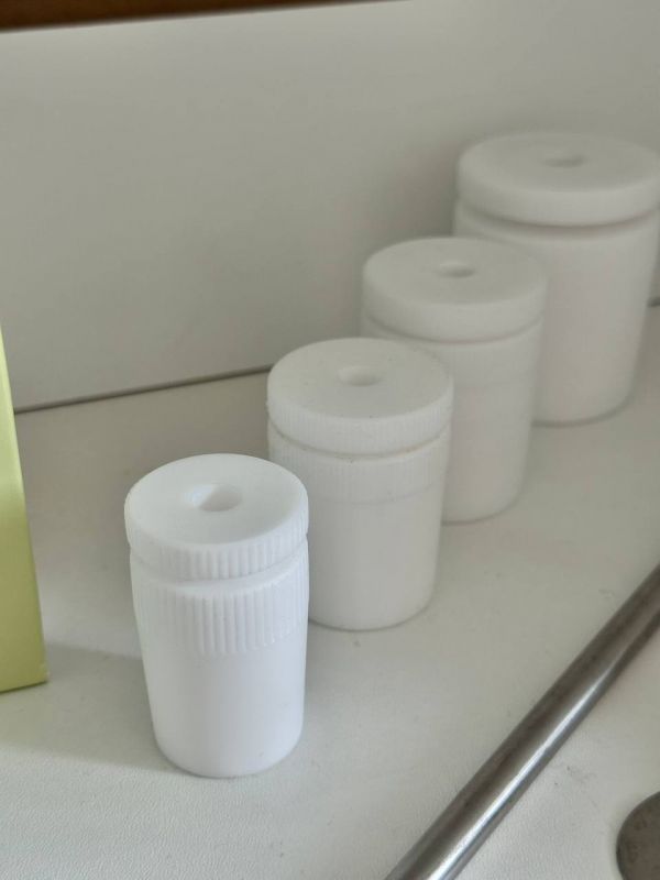 Затвор направляющий фторопластовый (PTFE)